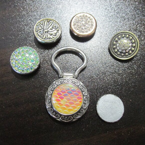 Lot of 5 Ginger Snaps Buttons + Badge or Glasses holder - Picture 1 of 6